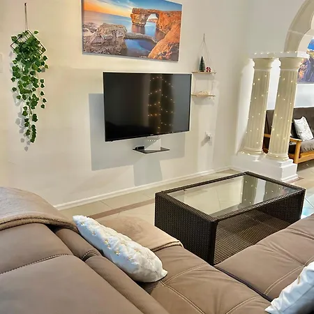 Beach Front 3-Bedroom Holiday Home Mellieha Exterior photo